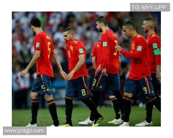 足球明星身披斗篷的神秘瞬间展现了他们独特的魅力与风采